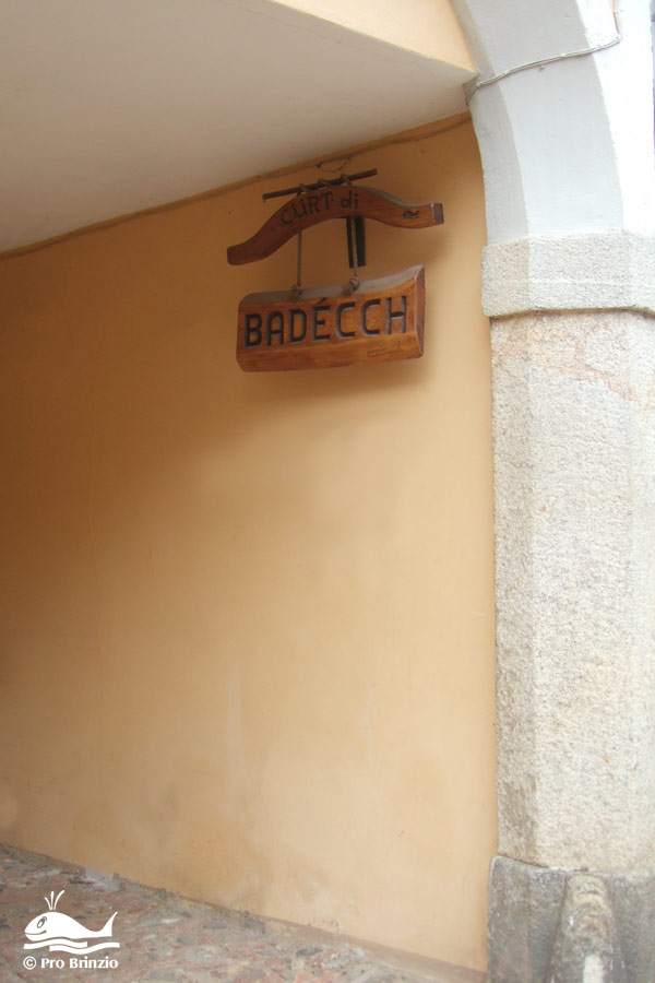 Curt di Badècch, particolare dell'ingresso su Via Vittorio Veneto curt di badecch 9547