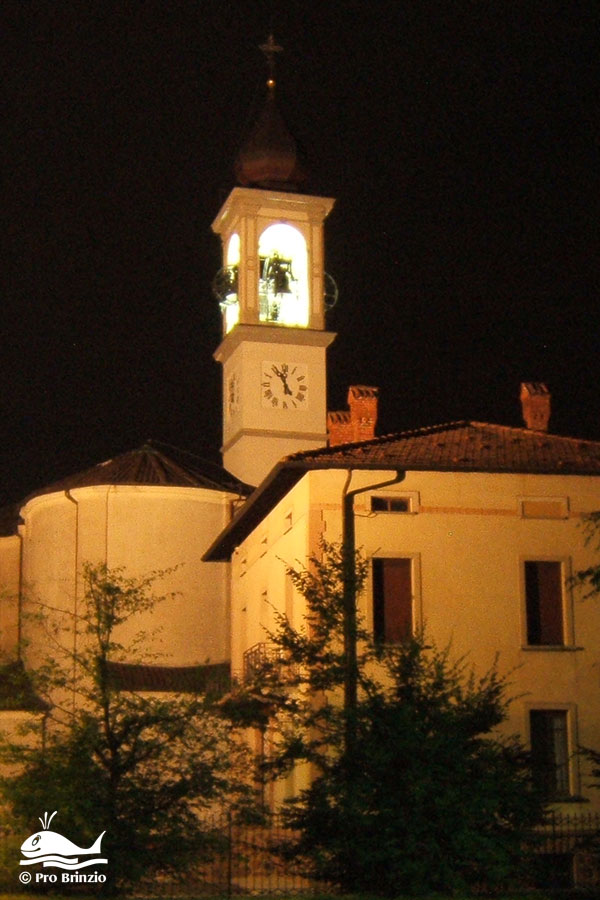 Chiesa Ss. Pietro e Paolo in notturna chiesa campanile rondo